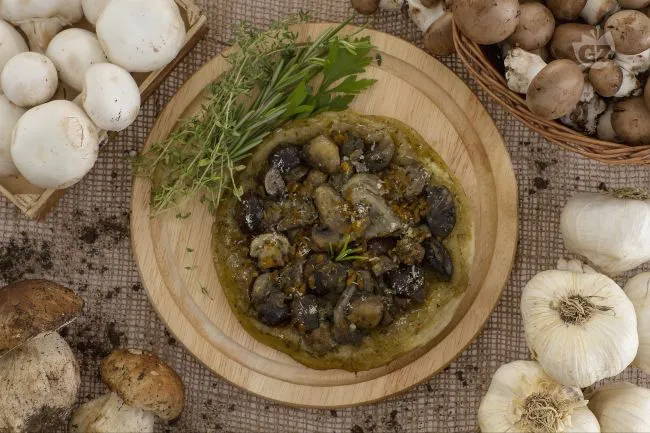 Mini tatin ai funghi con brisèe alle