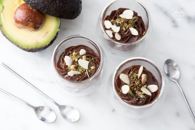 Mousse al cioccolato e avocado