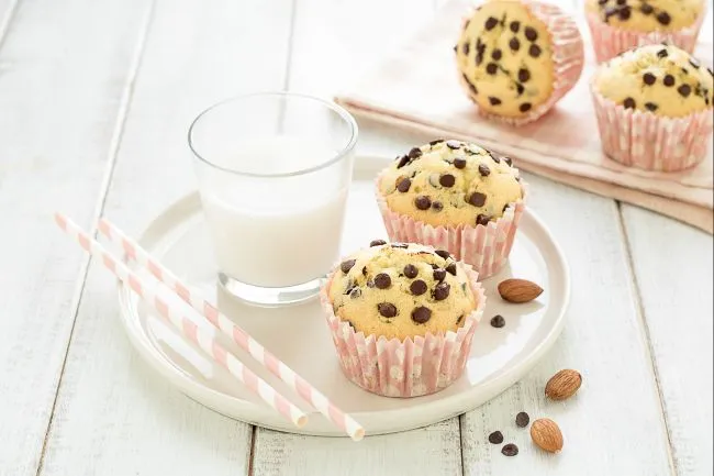 Muffin al latte di mandorla e gocce
