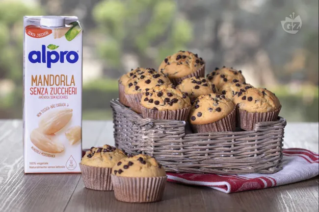 Muffin alla mandorla con gocce di cioccolato