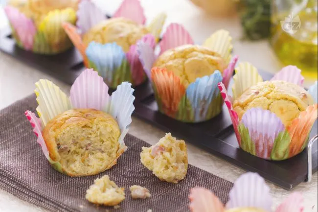 Muffin di patate con pancetta e grana
