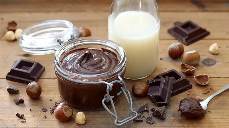 Crema spalmabile alla nocciola e cioccolato