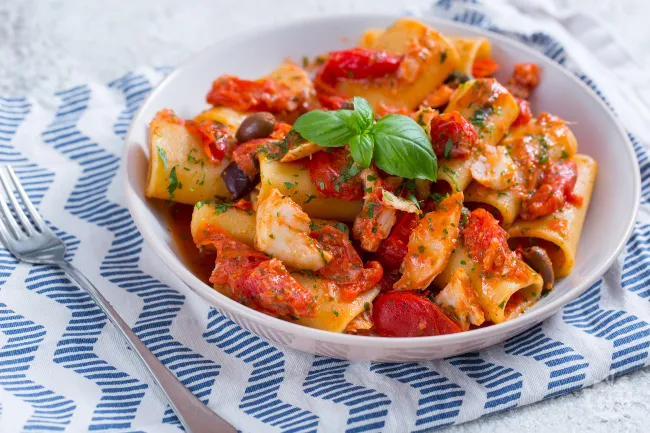 Paccheri con pomodorini e baccalĂ