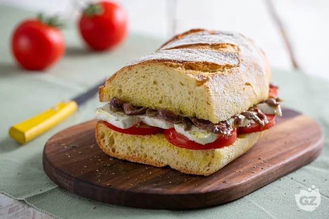 Pane cunzato siciliano