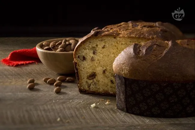 Panettone con fichi e mandorle