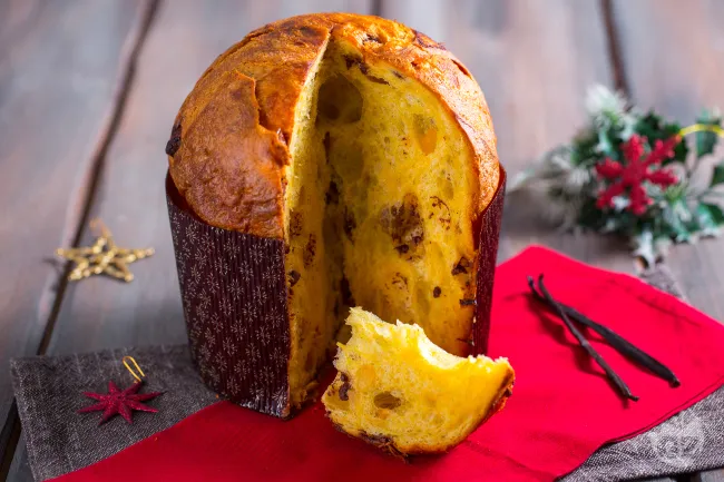 Panettone con pere e cioccolato