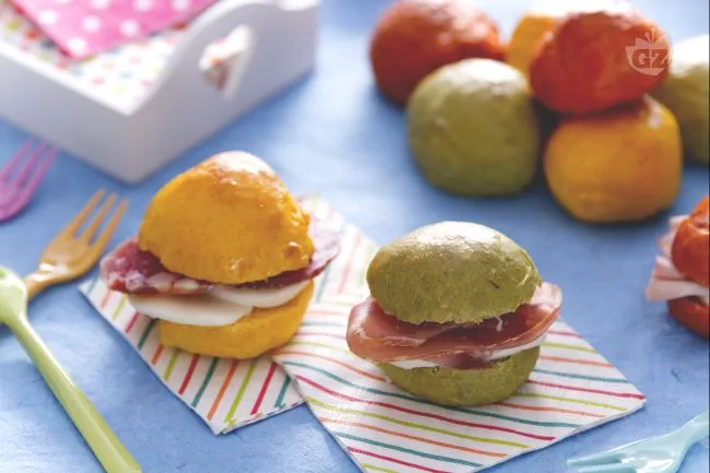 Panini colorati al latte