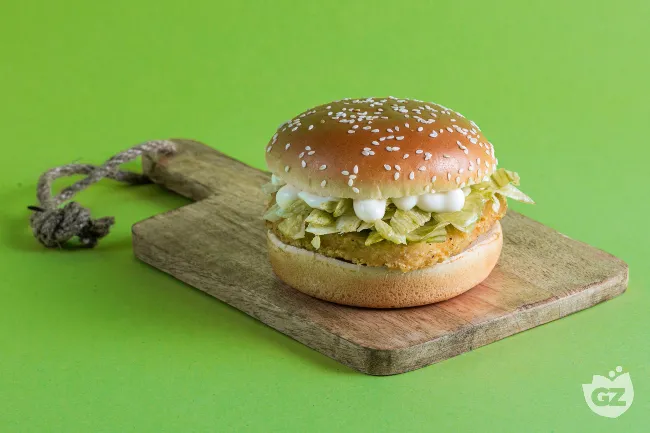 Panino con pollo fritto e maionese