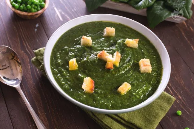 Passato di verdure con crostini di pane