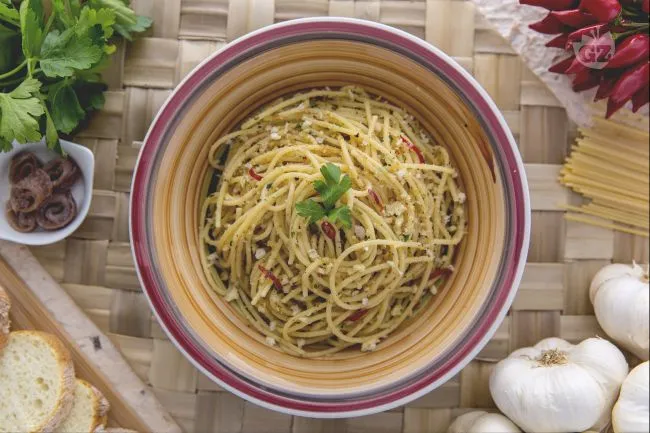 Pasta e mollica con acciughe e