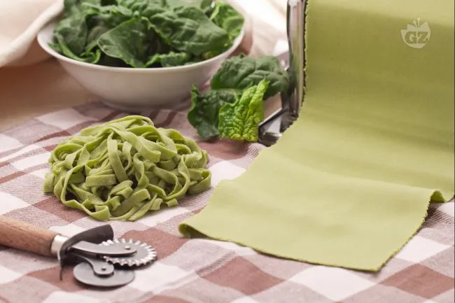 Pasta verde agli spinaci fatta in casa