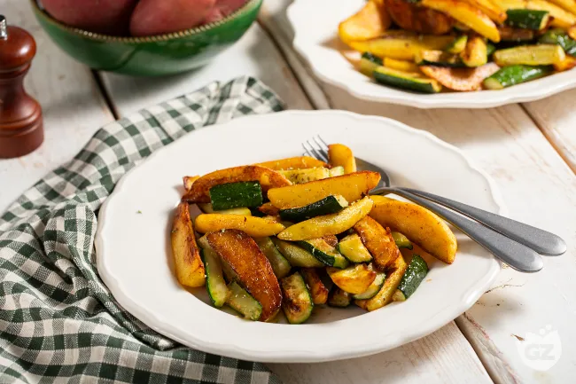 Patate e zucchine rosolate