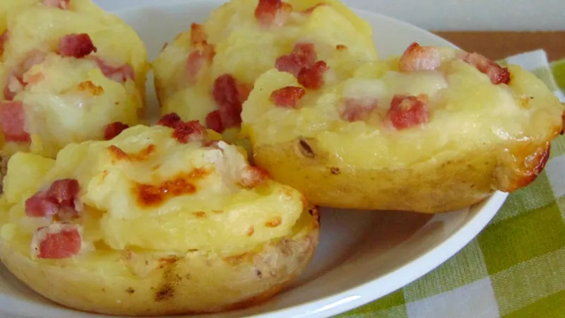 Patate ripiene al forno