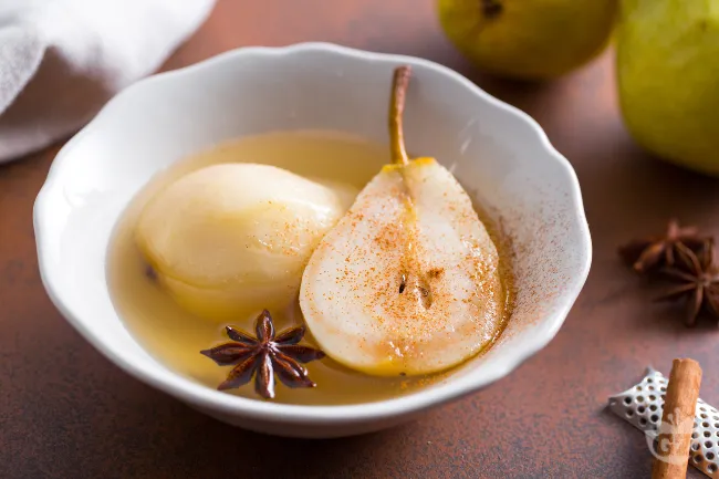 Pere cotte in sciroppo aromatizzato