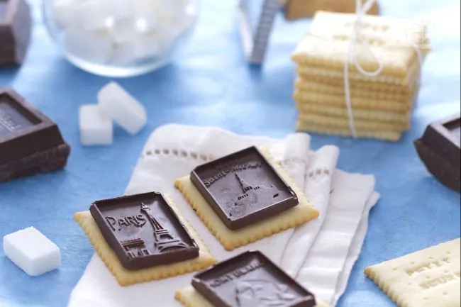 Petit beurre al cioccolato fatti