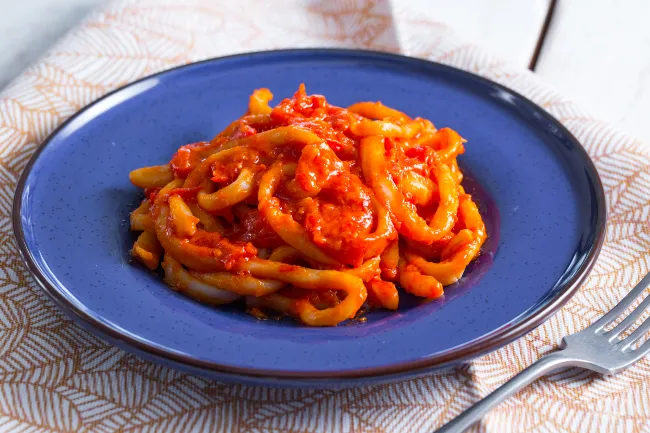 Pici toscani con salsa di pomodoro