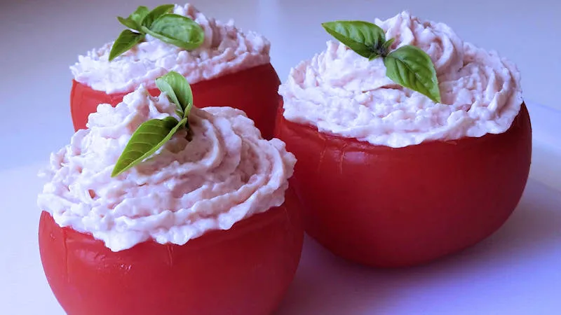 Pomodorini ripieni con feta