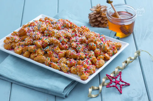 Purceddhruzzi dolci natalizi