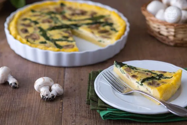 Quiche di polenta integrale con funghi e bietole
