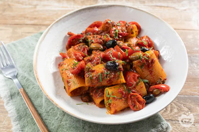 Rigatoni alla puttanesca e nduja