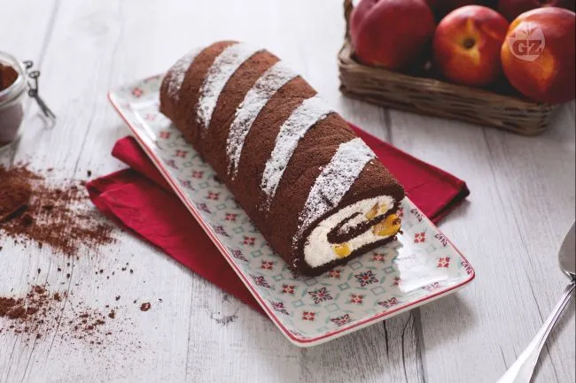 Rotolo senza glutine al cacao e pesche
