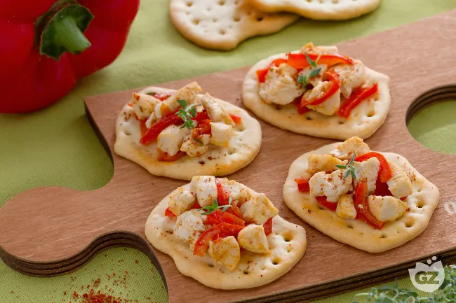 Schiacciate con pollo alla paprika e peperoni