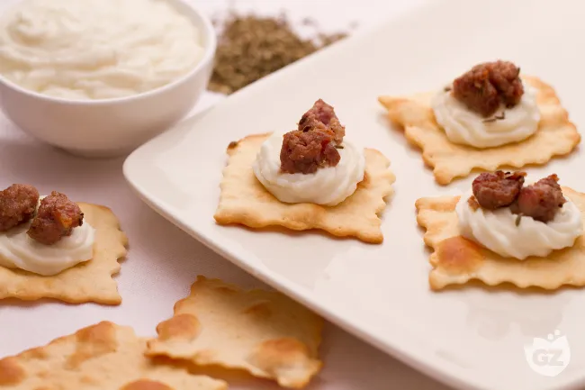 Sfoglie con luganega croccante e stracchino