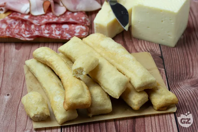 Sgabei fritti lievitati