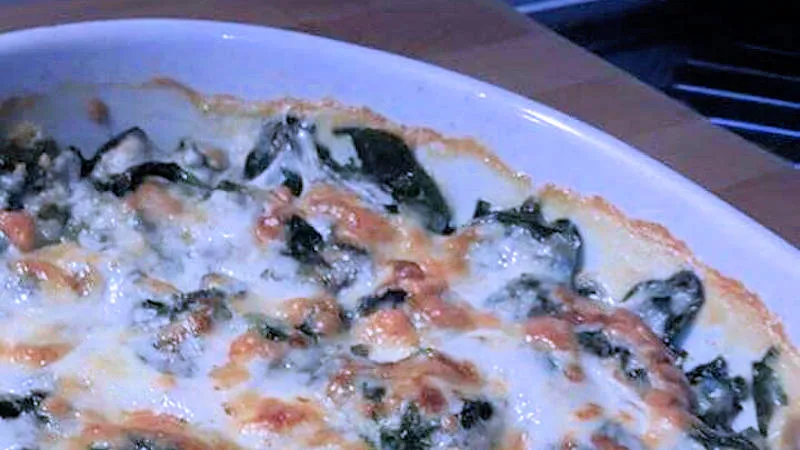 Spinaci gratinati con besciamella e mozzarella