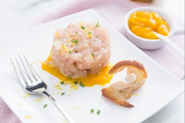 Tartare di ricciola con salsa al mango