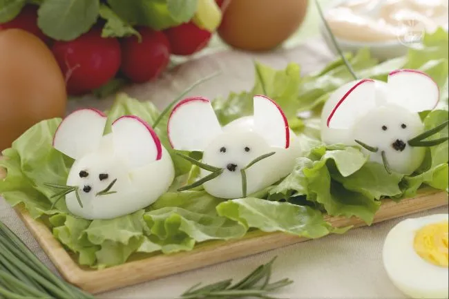 Topolini di uova con salsa rosa