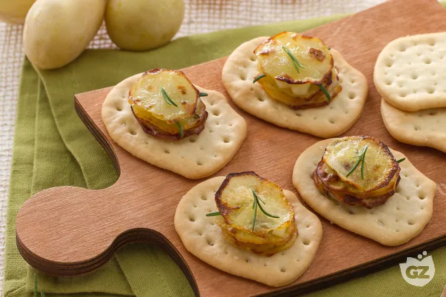 Torrette di patate su schiacciata