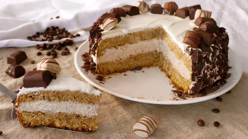 Torta al caffè con panna montata