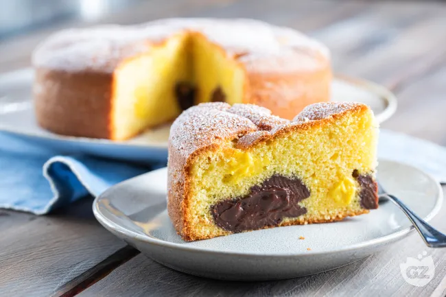 Torta nua con crema pasticcera