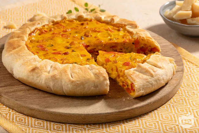 Torta salata con peperoni e zafferano