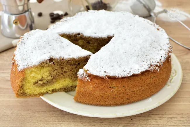 Torta variegata al cocco e caffè