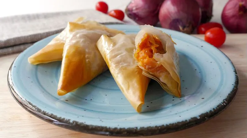 Triangolini piccanti di pasta fillo